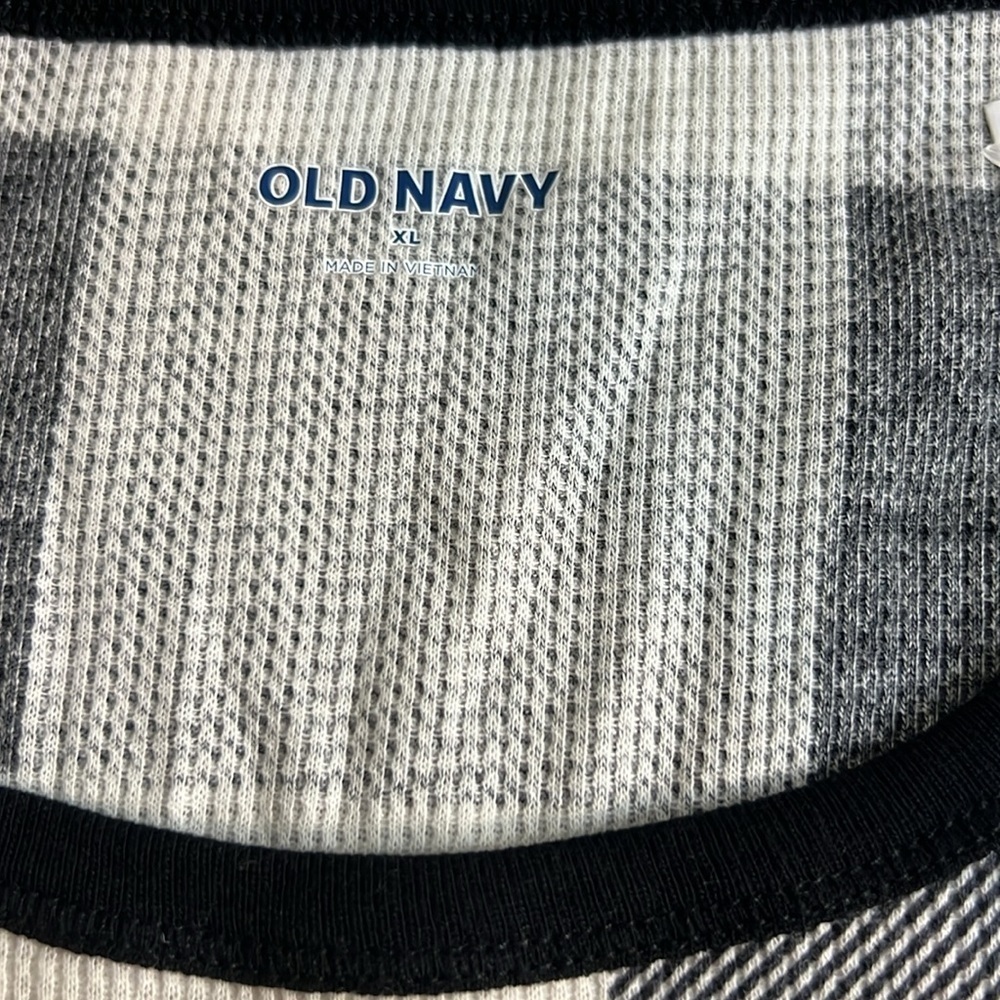 Old Navy Waffler Knit Thermal Pajama Top - Picture 4 of 6